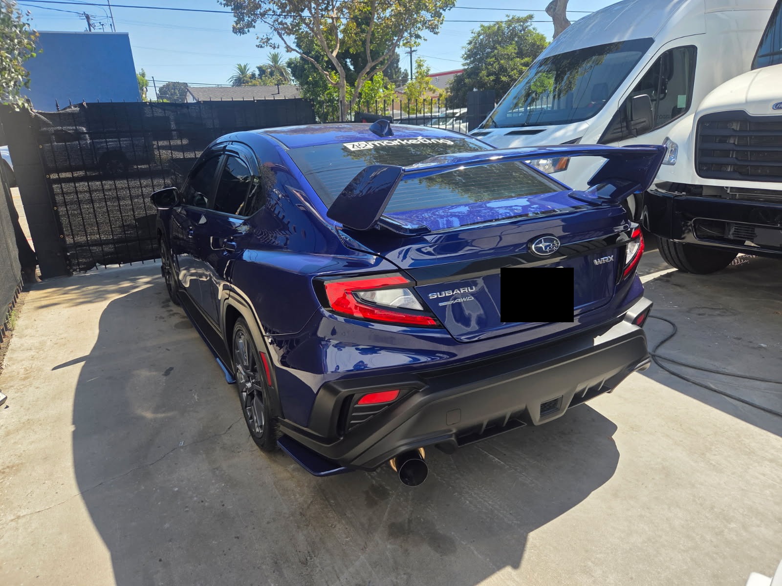 Subaru azul después de la reparación